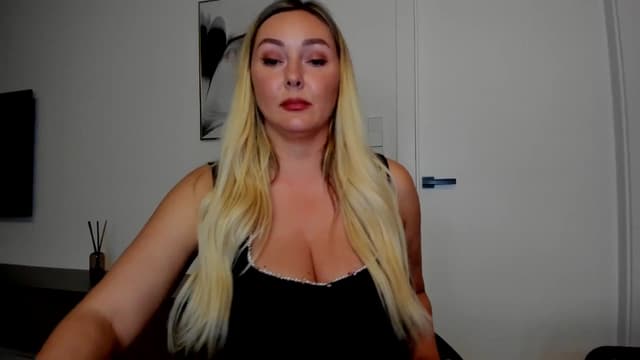 Gallery image thumbnail from Mi_Ha's myfreecams stream on, 08/28/2025, 20:50 image 6 of 20