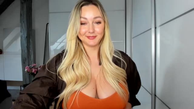Gallery image thumbnail from Mi_Ha's myfreecams stream on, 10/01/2025, 15:07 image 17 of 20