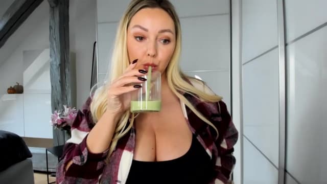 Gallery image thumbnail from Mi_Ha's myfreecams stream on, 10/04/2025, 13:46 image 8 of 20