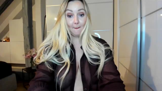 Gallery image thumbnail from Mi_Ha's myfreecams stream on, 10/05/2025, 20:42 image 15 of 20