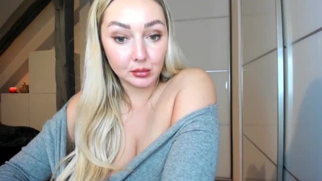 Gallery image thumbnail from Mi_Ha's myfreecams stream on, 10/23/2025, 21:38 image 10 of 20