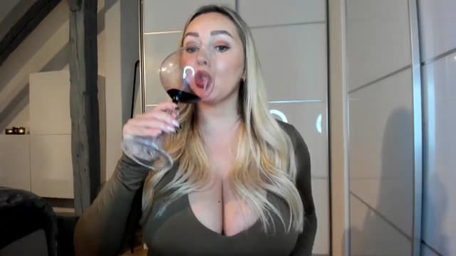 Gallery image thumbnail from Mi_Ha's myfreecams stream on, 11/10/2025, 17:44 image 4 of 20