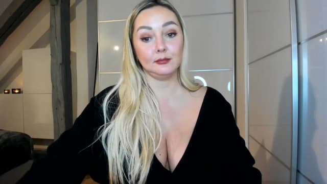 Gallery image thumbnail from Mi_Ha's myfreecams stream on, 11/11/2025, 17:25 image 15 of 20