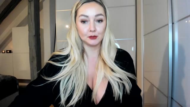 Gallery image thumbnail from Mi_Ha's myfreecams stream on, 11/11/2025, 21:27 image 17 of 20