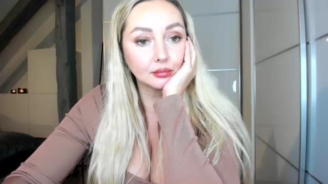 Gallery image thumbnail from Mi_Ha's myfreecams stream on, 11/13/2025, 21:41 image 19 of 20