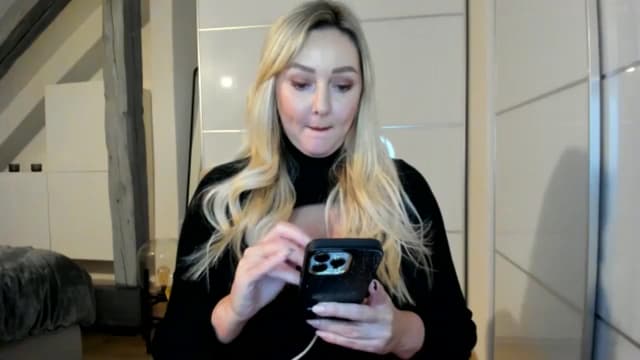 Gallery image thumbnail from Mi_Ha's myfreecams stream on, 11/17/2025, 21:25 image 18 of 20