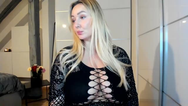 Gallery image thumbnail from Mi_Ha's myfreecams stream on, 11/22/2025, 16:43 image 18 of 20