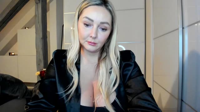 Gallery image thumbnail from Mi_Ha's myfreecams stream on, 11/23/2025, 17:08 image 14 of 20