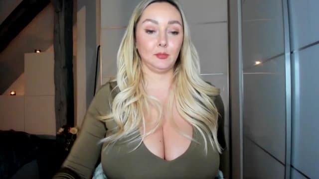 Gallery image thumbnail from Mi_Ha's myfreecams stream on, 11/25/2025, 08:23 image 15 of 20