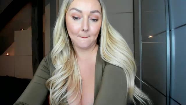 Gallery image thumbnail from Mi_Ha's myfreecams stream on, 11/25/2025, 08:23 image 14 of 20