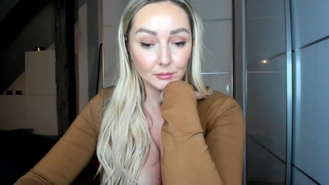 Gallery image thumbnail from Mi_Ha's myfreecams stream on, 11/26/2025, 18:23 image 4 of 20