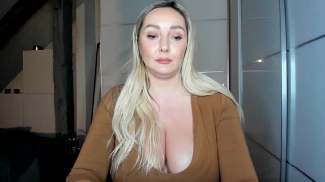 Gallery image thumbnail from Mi_Ha's myfreecams stream on, 11/26/2025, 18:23 image 7 of 20