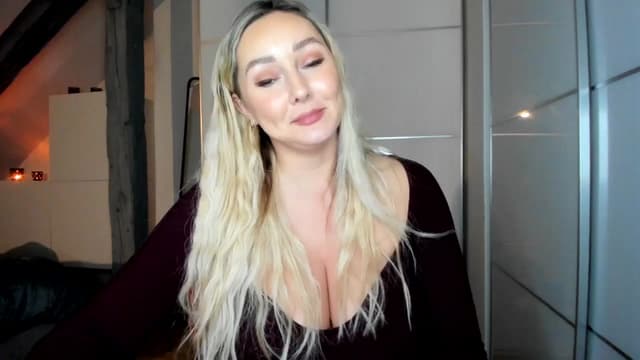 Gallery image thumbnail from Mi_Ha's myfreecams stream on, 11/30/2025, 16:31 image 18 of 20