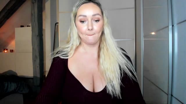 Gallery image thumbnail from Mi_Ha's myfreecams stream on, 11/30/2025, 16:31 image 12 of 20
