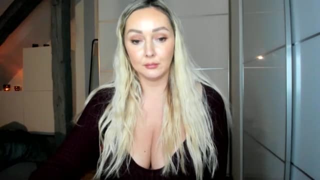 Gallery image thumbnail from Mi_Ha's myfreecams stream on, 11/30/2025, 17:14 image 4 of 20