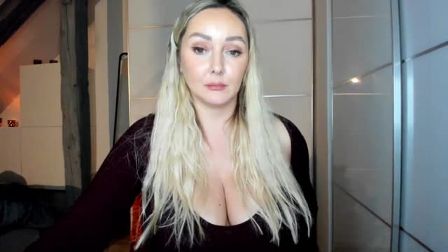 Gallery image thumbnail from Mi_Ha's myfreecams stream on, 11/30/2025, 17:14 image 15 of 20