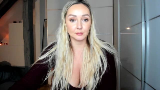 Gallery image thumbnail from Mi_Ha's myfreecams stream on, 11/30/2025, 17:14 image 8 of 20