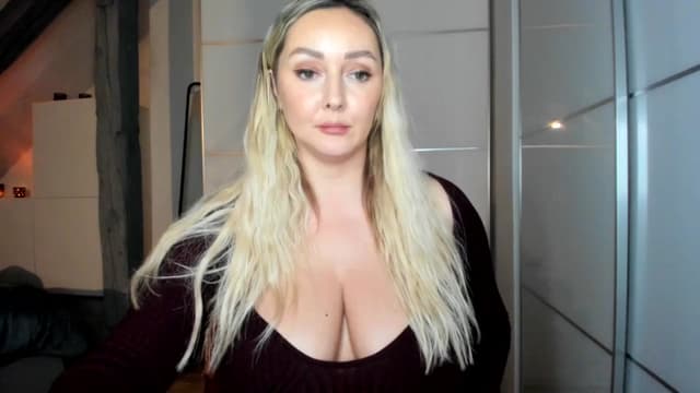 Gallery image thumbnail from Mi_Ha's myfreecams stream on, 11/30/2025, 17:14 image 10 of 20