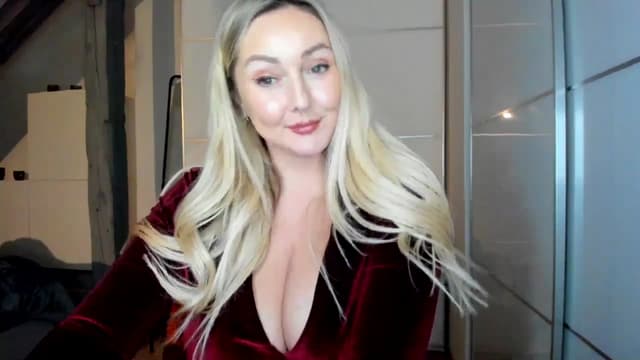 Gallery image thumbnail from Mi_Ha's myfreecams stream on, 12/01/2025, 18:35 image 11 of 20