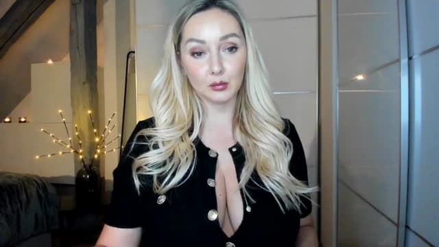 Gallery image thumbnail from Mi_Ha's myfreecams stream on, 12/04/2025, 16:19 image 18 of 20