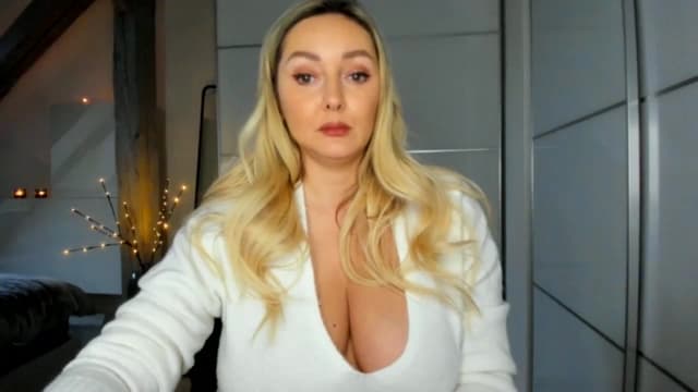 Gallery image thumbnail from Mi_Ha's myfreecams stream on, 12/05/2025, 16:07 image 3 of 20