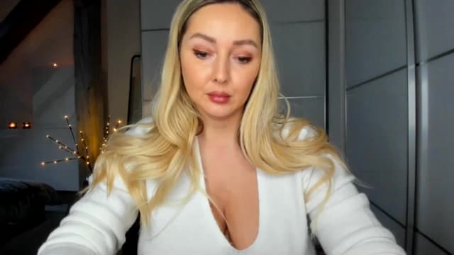 Gallery image thumbnail from Mi_Ha's myfreecams stream on, 12/05/2025, 16:07 image 4 of 20