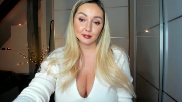 Gallery image thumbnail from Mi_Ha's myfreecams stream on, 12/05/2025, 18:30 image 16 of 20
