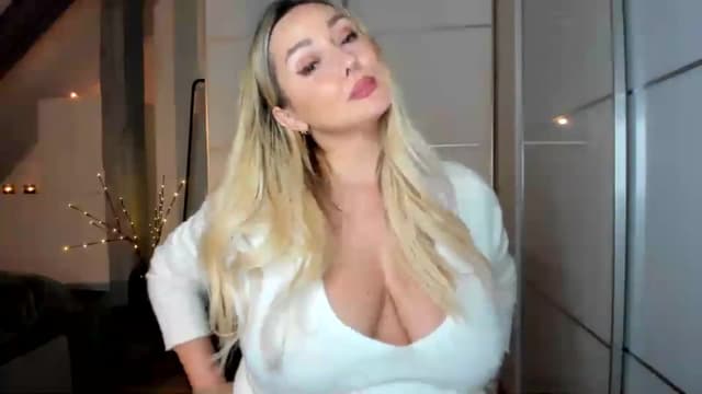 Gallery image thumbnail from Mi_Ha's myfreecams stream on, 12/05/2025, 18:30 image 13 of 20