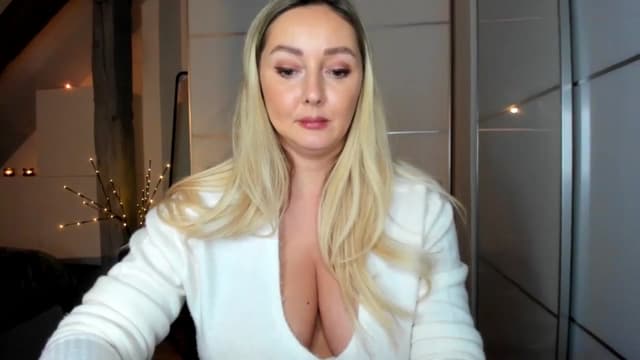 Gallery image thumbnail from Mi_Ha's myfreecams stream on, 12/05/2025, 18:30 image 8 of 20