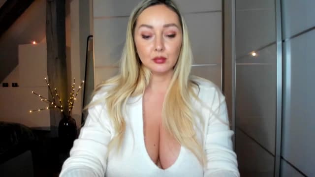 Gallery image thumbnail from Mi_Ha's myfreecams stream on, 12/05/2025, 18:30 image 17 of 20