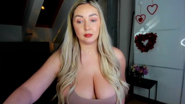 Gallery image thumbnail from Mi_Ha's myfreecams stream on, 02/05/2026, 14:05 image 17 of 20