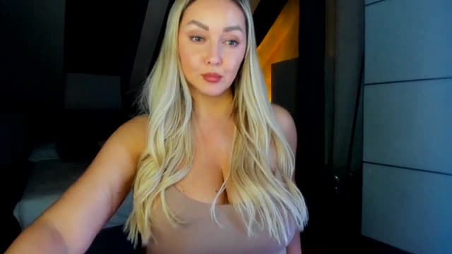 Gallery image thumbnail from Mi_Ha's myfreecams stream on, 04/15/2026, 20:52 image 12 of 20