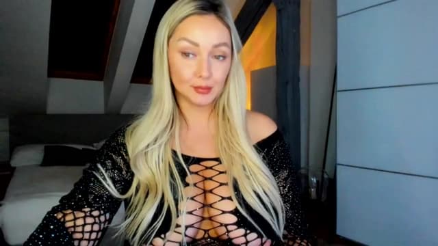 Gallery image thumbnail from Mi_Ha's myfreecams stream on, 04/16/2026, 20:47 image 9 of 20