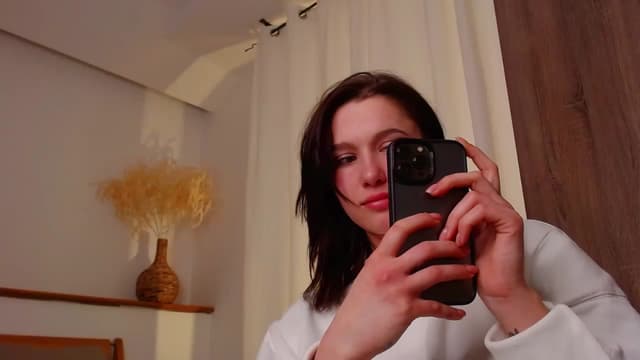 Gallery image thumbnail from Mi__a's myfreecams stream on, 04/09/2023, 14:34 image 18 of 20