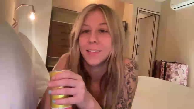 Gallery image thumbnail from Mochi's myfreecams stream on, 12/29/2022, 24:07 image 8 of 20