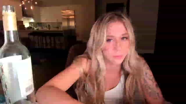 Gallery image thumbnail from Mochi's myfreecams stream on, 05/18/2023, 08:33 image 18 of 20