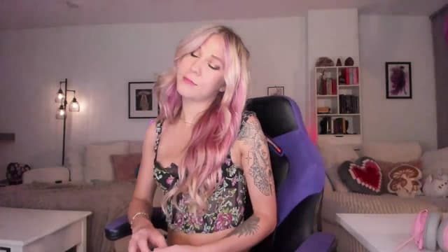 Gallery image thumbnail from Mochi's myfreecams stream on, 07/14/2024, 09:18 image 8 of 20