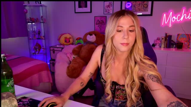 Gallery image thumbnail from Mochi's myfreecams stream on, 06/11/2026, 22:07 image 17 of 20