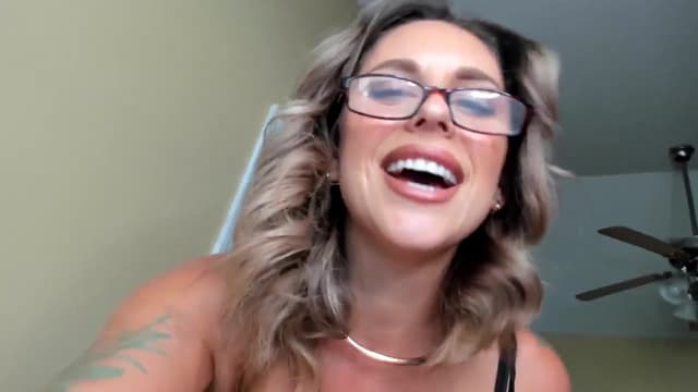 Gallery image thumbnail from Mommy's myfreecams stream on, 09/16/2025, 16:31 image 7 of 20