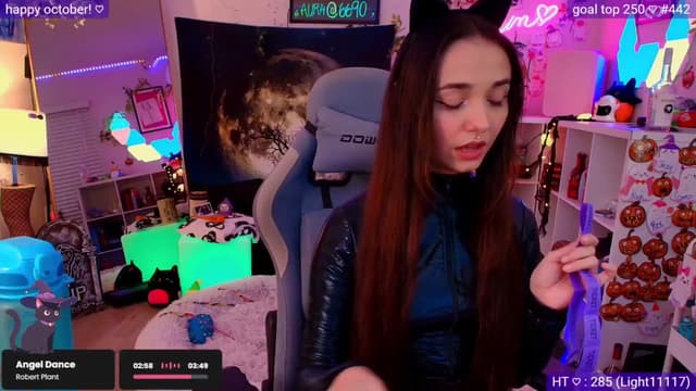Gallery image thumbnail from Nym_x's myfreecams stream on, 10/27/2025, 04:09 image 12 of 20