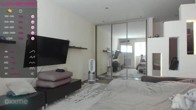 Gallery image thumbnail from Oxxme's myfreecams stream on, 09/25/2023, 12:55 image 5 of 20