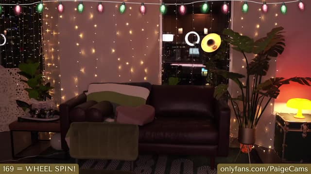 Gallery image thumbnail from Paige's myfreecams stream on, 12/08/2023, 04:11 image 7 of 20