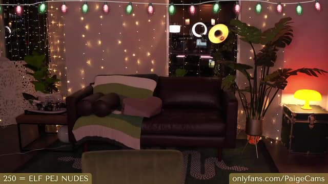 Gallery image thumbnail from Paige's myfreecams stream on, 12/08/2023, 04:11 image 19 of 20