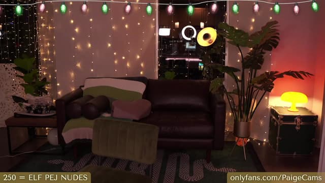 Gallery image thumbnail from Paige's myfreecams stream on, 12/08/2023, 05:41 image 18 of 20