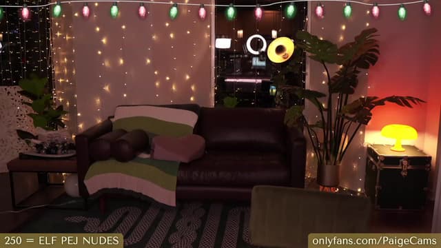 Gallery image thumbnail from Paige's myfreecams stream on, 12/08/2023, 05:41 image 9 of 20