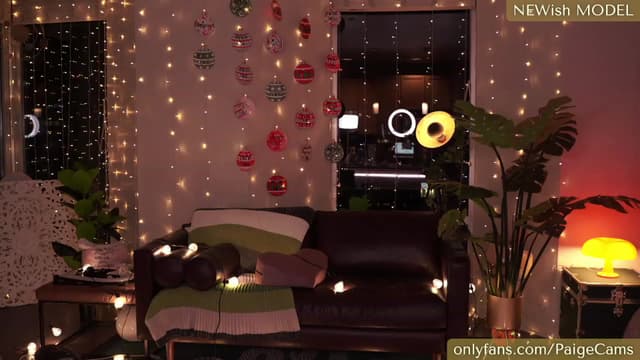 Gallery image thumbnail from Paige's myfreecams stream on, 12/10/2023, 07:25 image 17 of 20