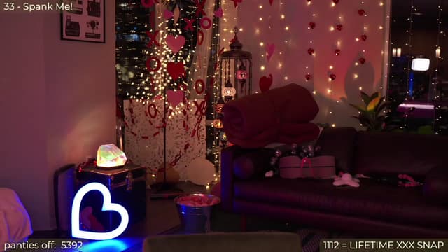 Gallery image thumbnail from Paige's myfreecams stream on, 03/01/2024, 04:01 image 1 of 20