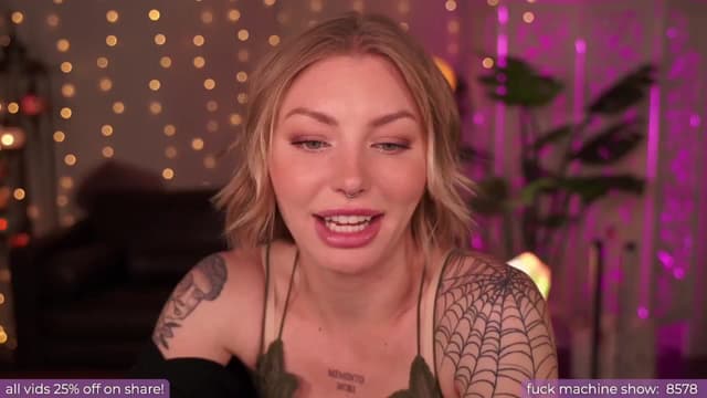 Gallery image thumbnail from Paige's myfreecams stream on, 04/27/2024, 03:48 image 3 of 20