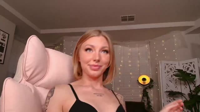 Gallery image thumbnail from Paige's myfreecams stream on, 10/05/2024, 01:24 image 16 of 20