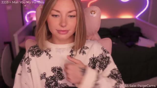 Gallery image thumbnail from Paige's myfreecams stream on, 03/31/2025, 01:55 image 2 of 20